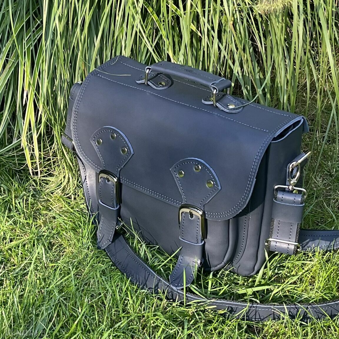 na ramię: Granatowa skórzana torba na ramię. Ręcznie zrobione