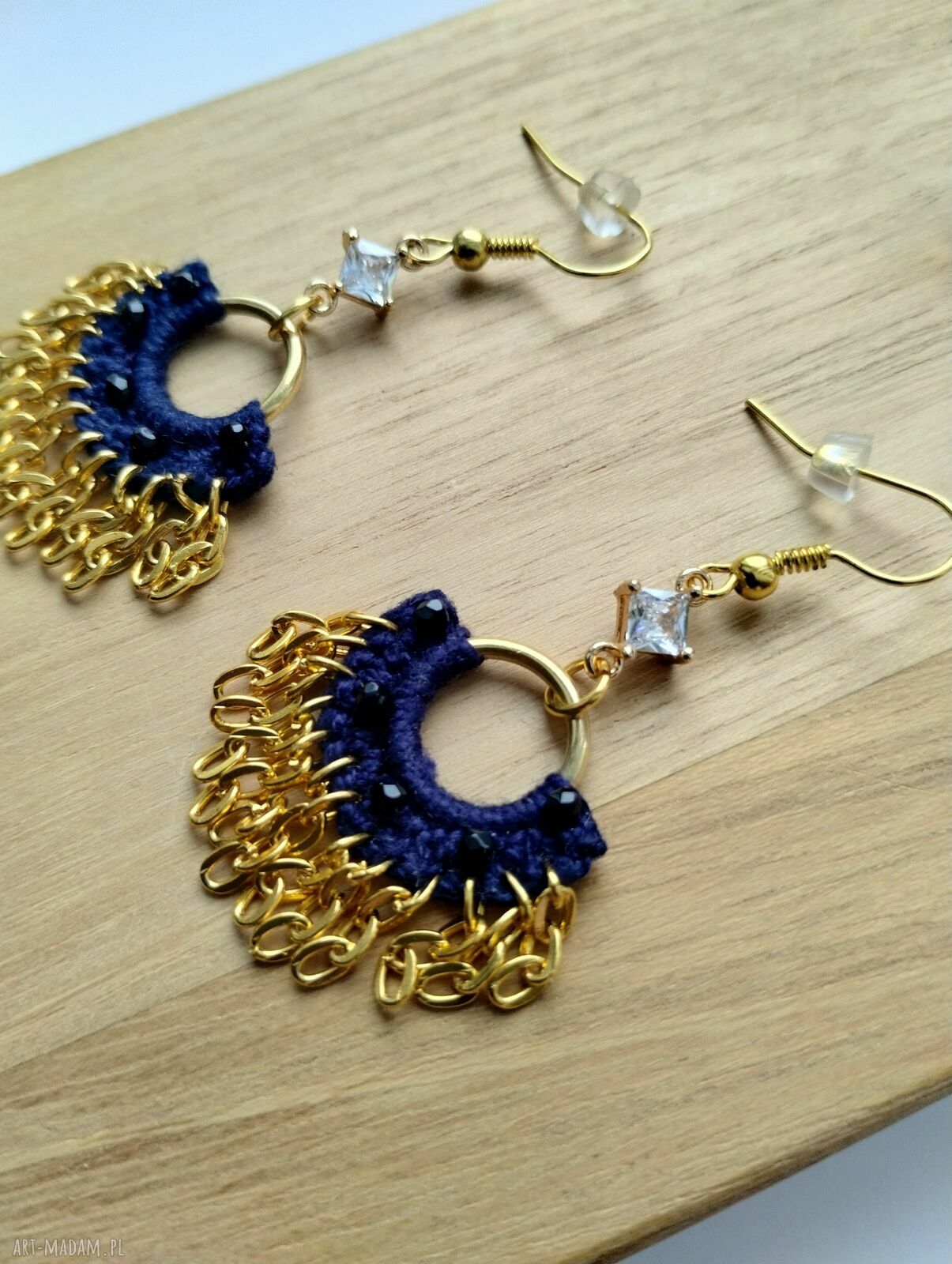 Granatowe kolczyki półkola z kryształkami handmade