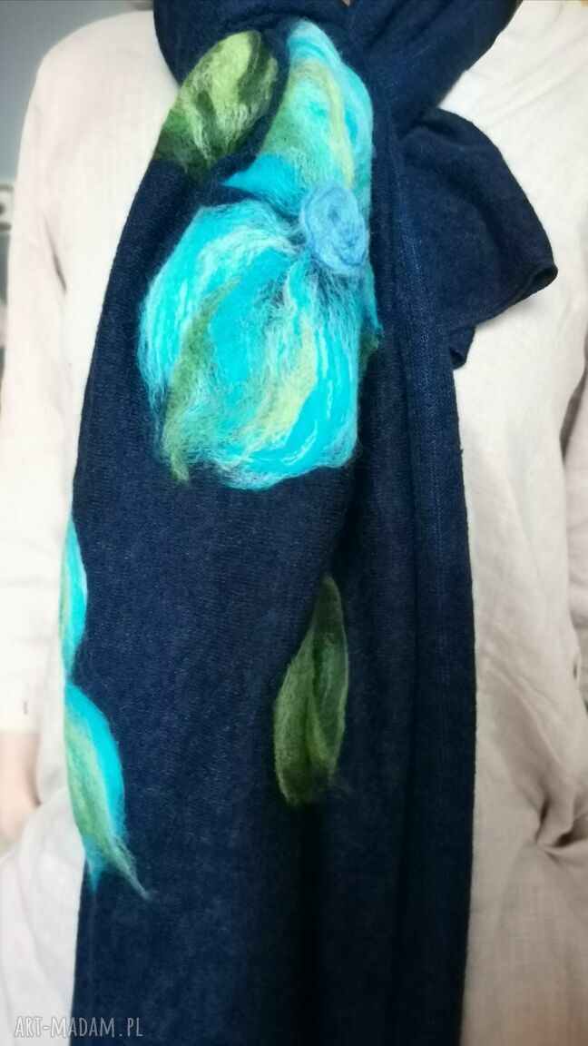 Ciepły granatowy komin-szal z wełny merynosów - boho etno 67x159 cm