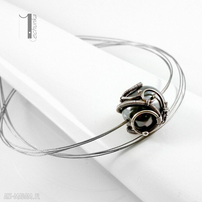 Graphite - srebrny naszyjnik z perłą Majorka w technice wire wrapping