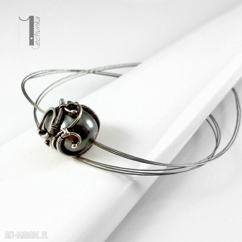 Graphite - srebrny naszyjnik z perłą Majorka w technice wire wrapping
