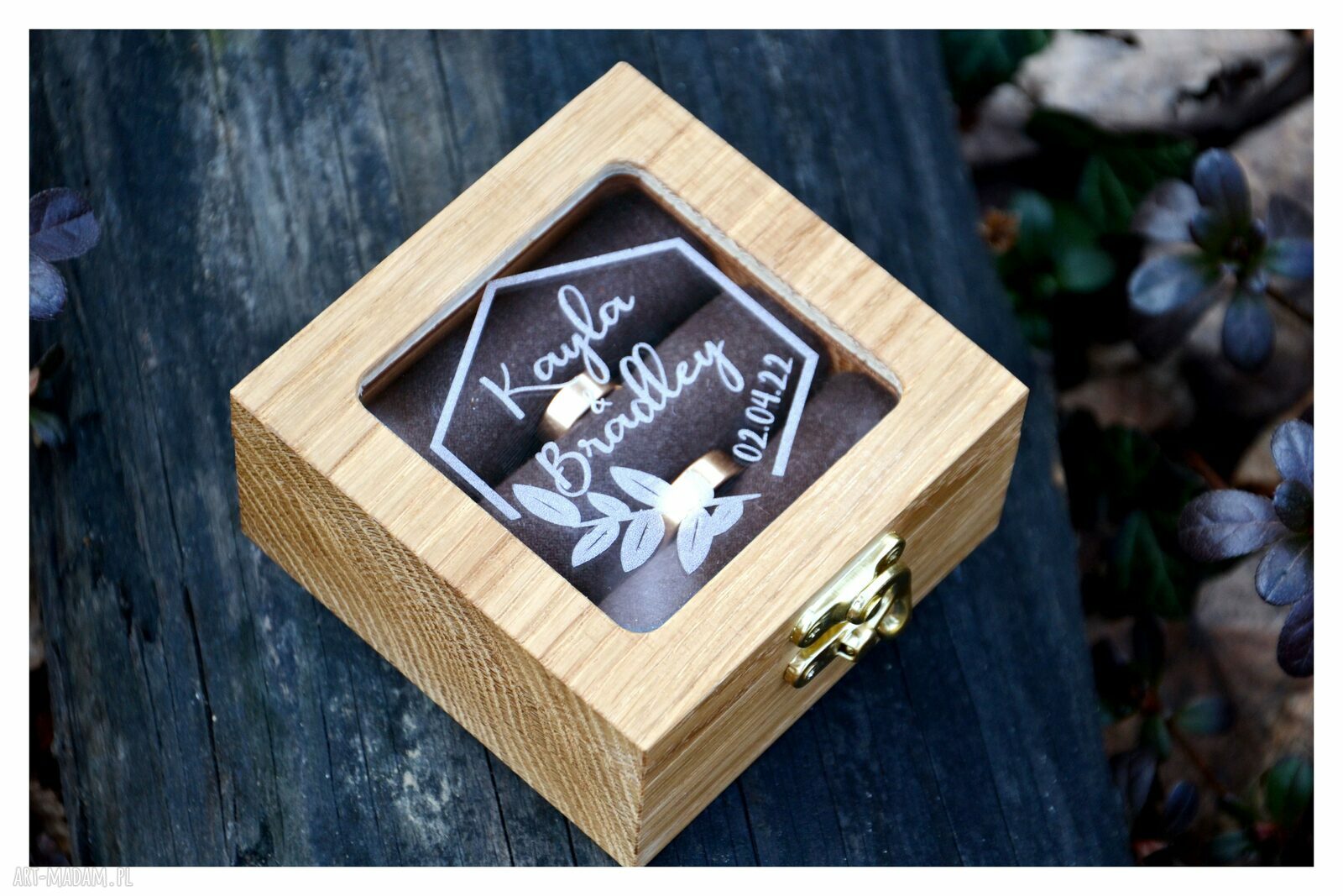 Grawerowane pudełko na obrączki z szybką - personalizowane na ślub