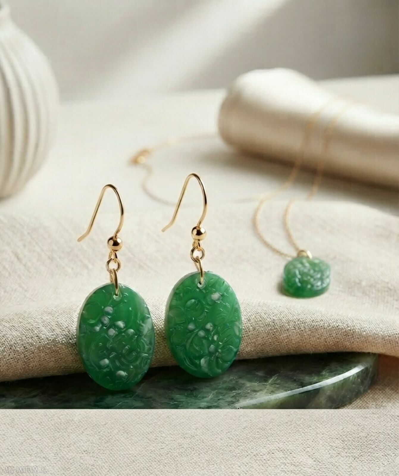 Kolczyki z grawerowanym jadeitem 4,5 cm