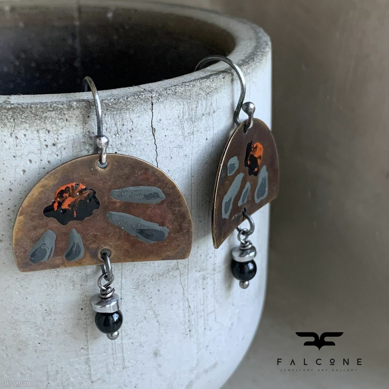 Kolczyki Gray Flowers & Onyx - ręcznie robione emaliowane kwiaty z onyksowymi kulkami