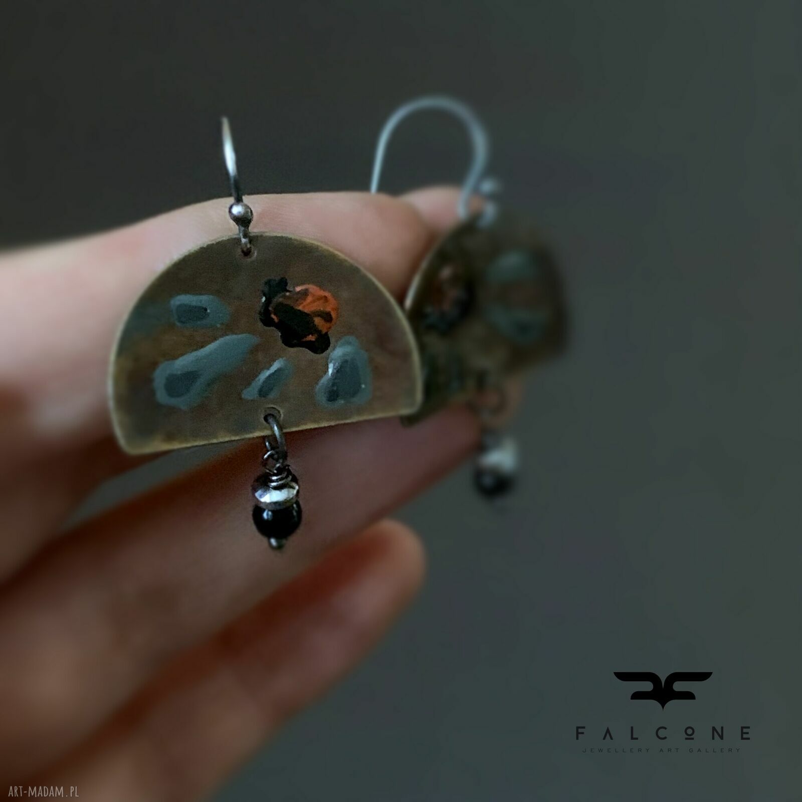 Kolczyki Gray Flowers & Onyx - ręcznie robione emaliowane kwiaty z onyksowymi kulkami