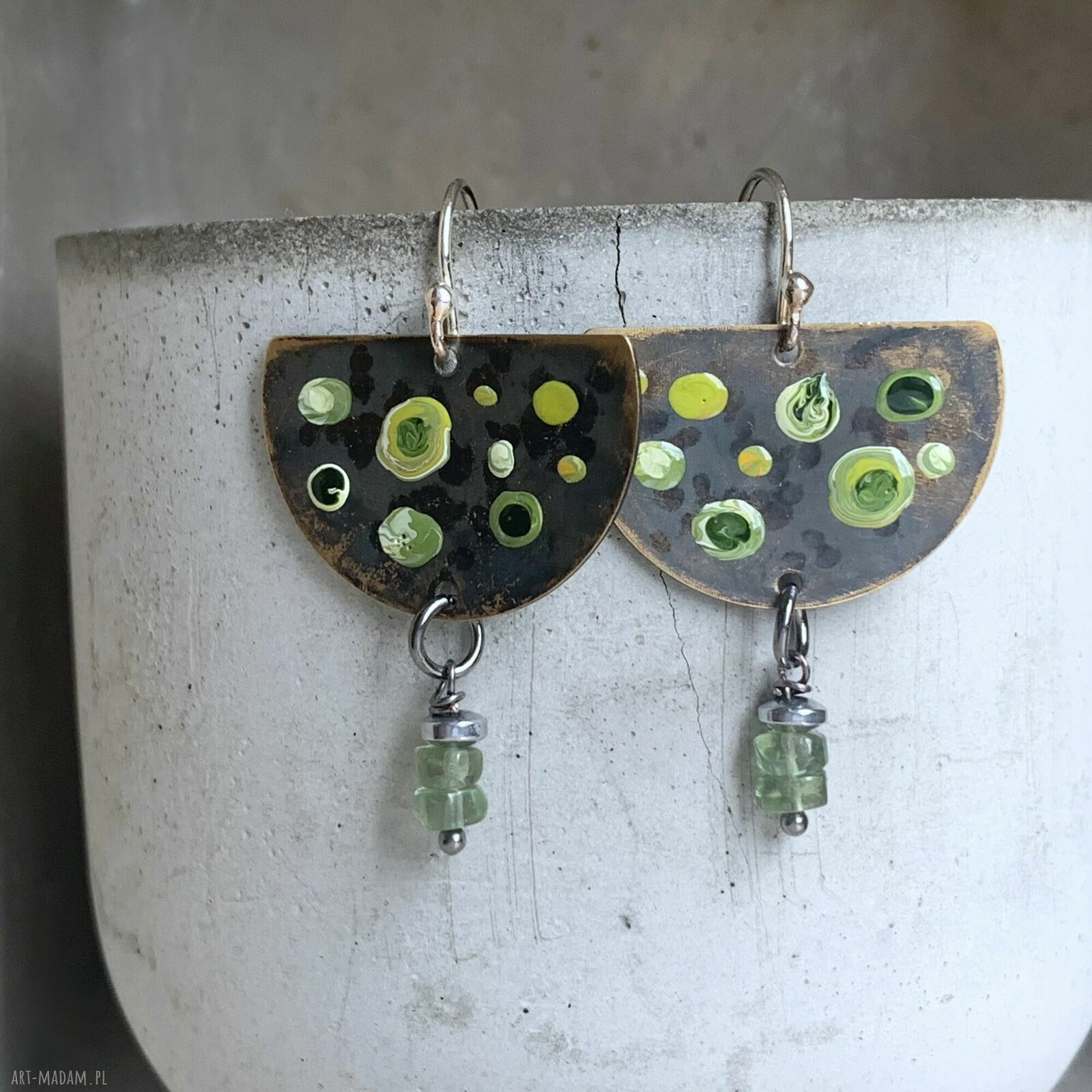 Kolczyki Green Dots & Apatite - zielone geometryczne kropki z apatytu, mosiądzu i srebra 925
