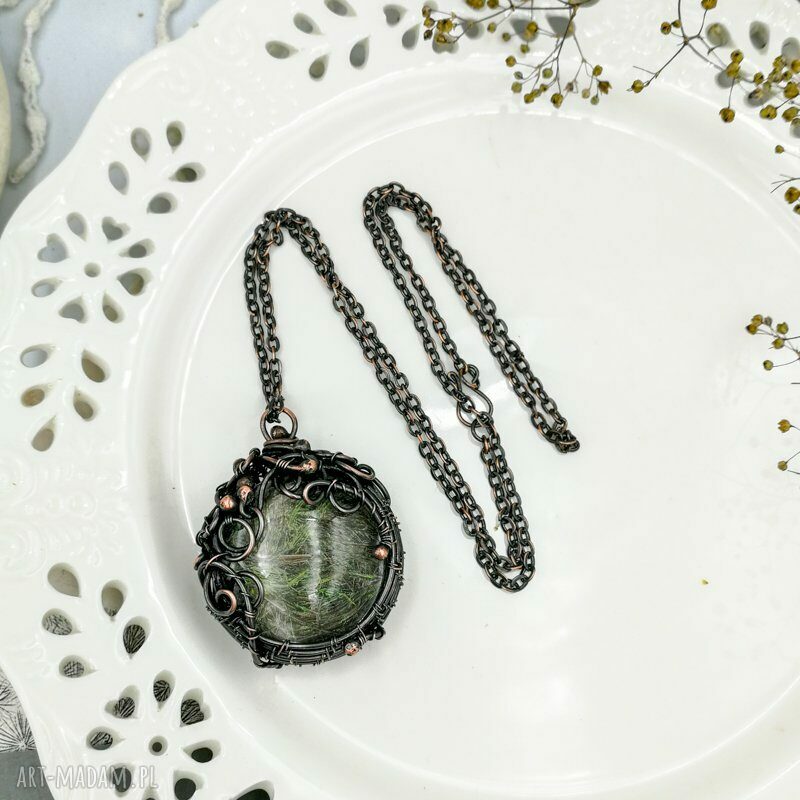 Zielony paw - naszyjnik z piórem w szkle (miedź, wire wrapping)