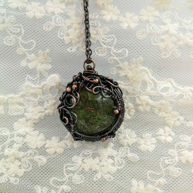 Zielony paw - naszyjnik z piórem w szkle (miedź, wire wrapping)