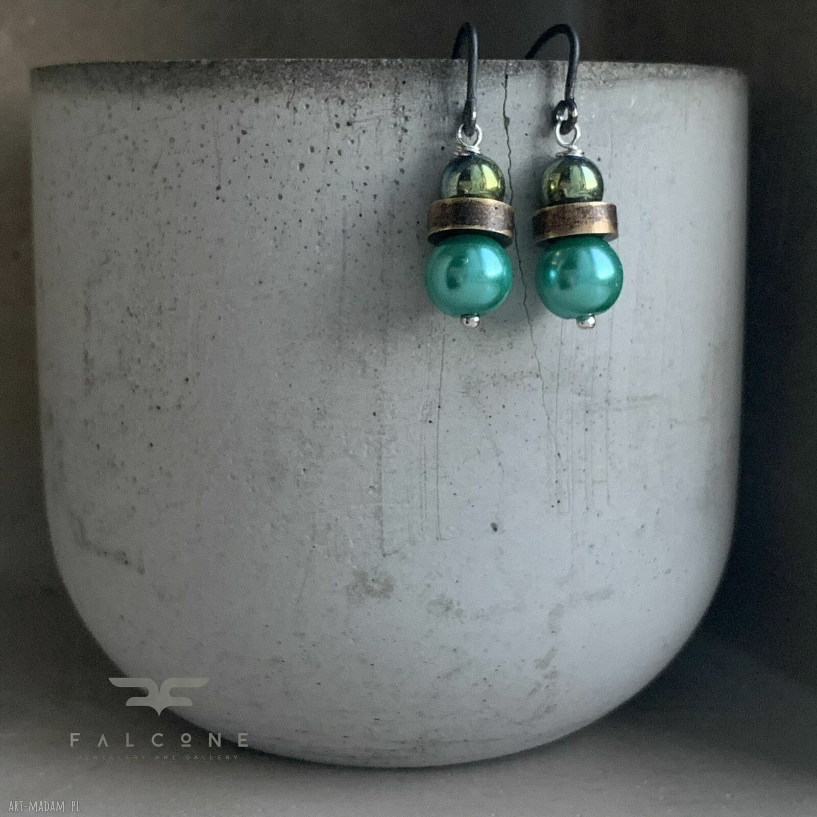 Kolczyki Green Scarab - patynowany mosiądz, turkusowo-zielone perły i hematyt