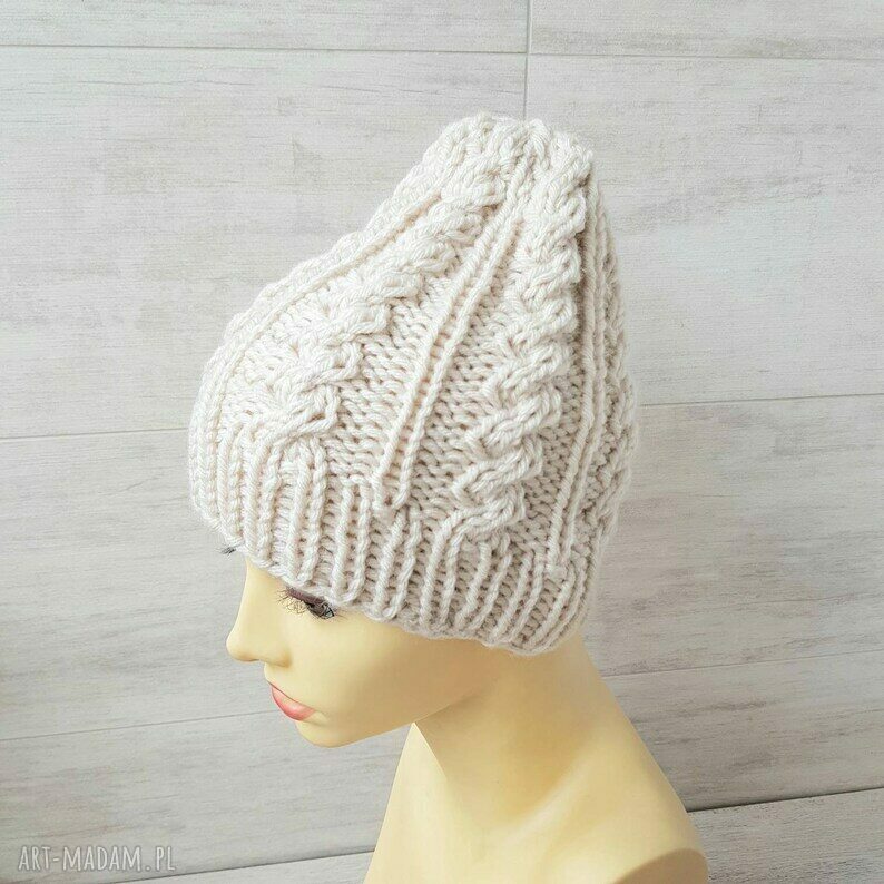 Gruba czapka beanie z warkoczami w jasnym beżu (M/L)