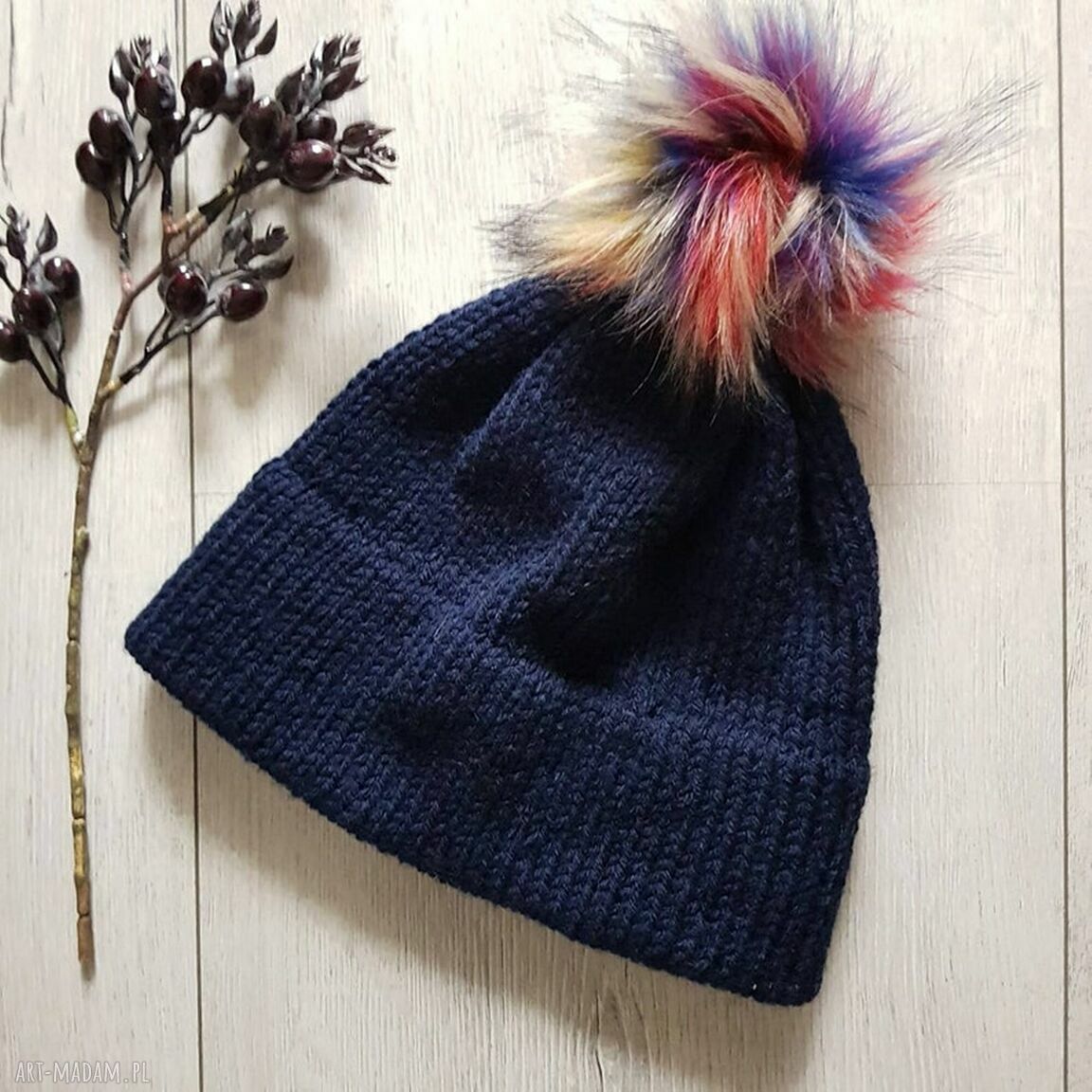Gruba czapka zimowa z pomponem granatowa oversize (M/L 58-61 cm)