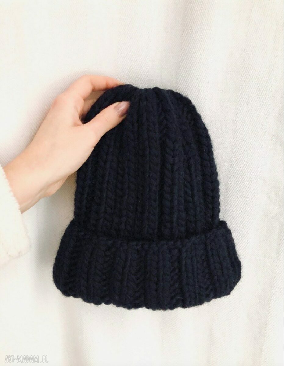 Gruba wełniana czapka beanie 100% wełna w kolorach czarnym i beżowym