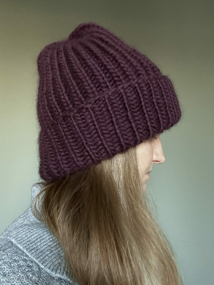 Czapka oversize z 100% wełny peruwiańskiej w kolorze burgund
