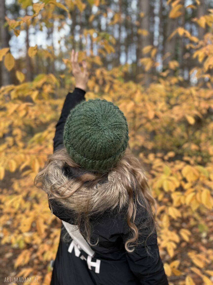 Czapka wełniana oversize leśna zieleń - bardzo szerokie wywinięcie