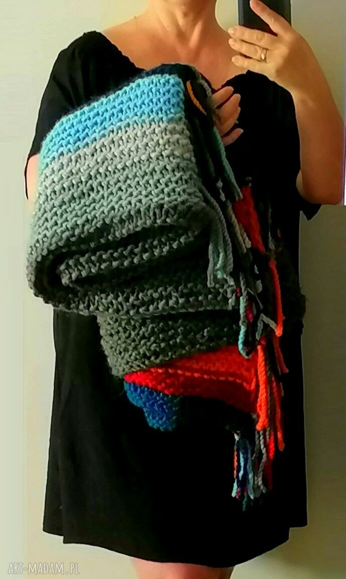 Gruby pled boho na drutach - miękka narzuta na kanapę i łóżko
