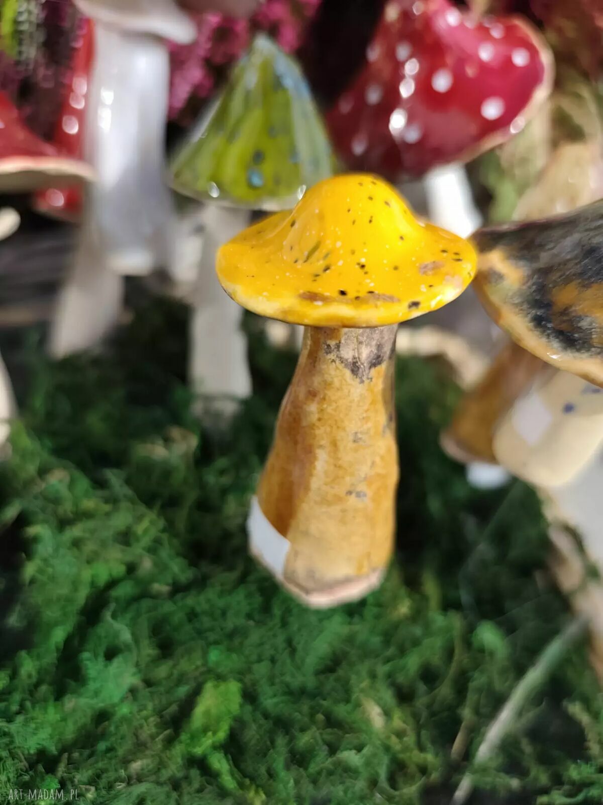 Żółty ceramiczny grzybek do doniczki