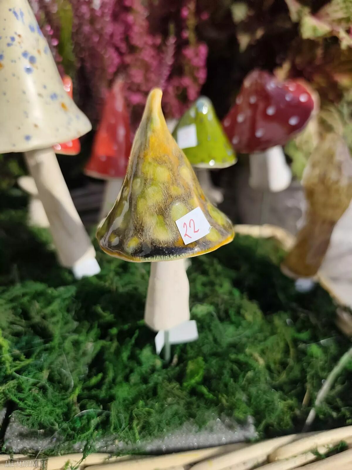 Ceramiczny grzybek na druciku do doniczki