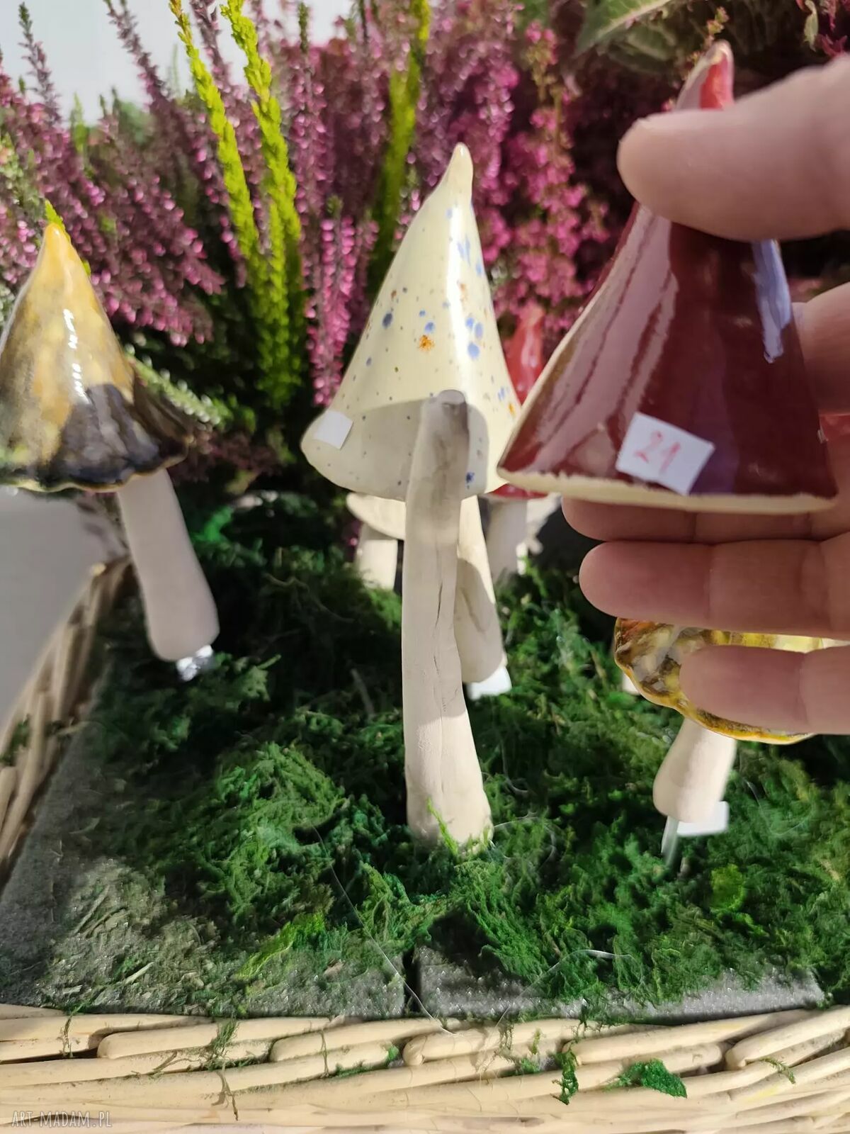Czerwony grzybek ceramiczny do doniczki