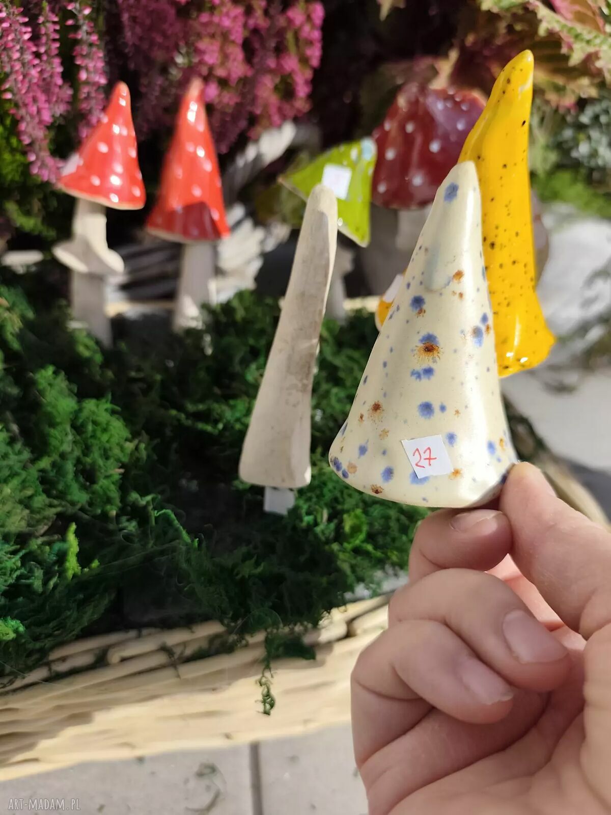 Ceramiczny grzybek na druciku do doniczki