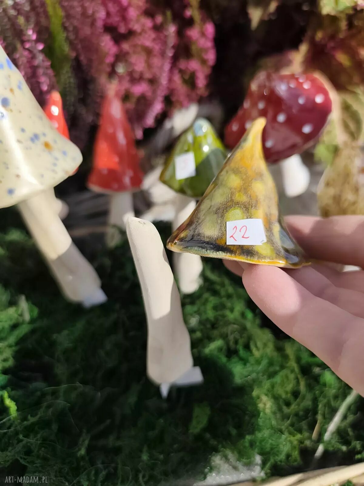 Ceramiczny grzybek na druciku do doniczki