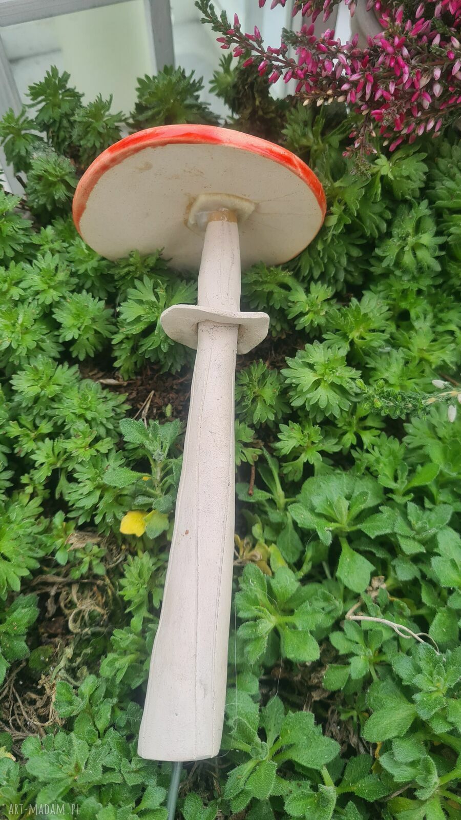 Ręcznie robiony grzybek ceramiczny na druciku do doniczki