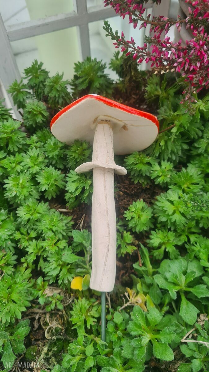 Ręcznie wykonany grzybek ceramiczny do doniczki na druciku - urocza ozdoba i prezent