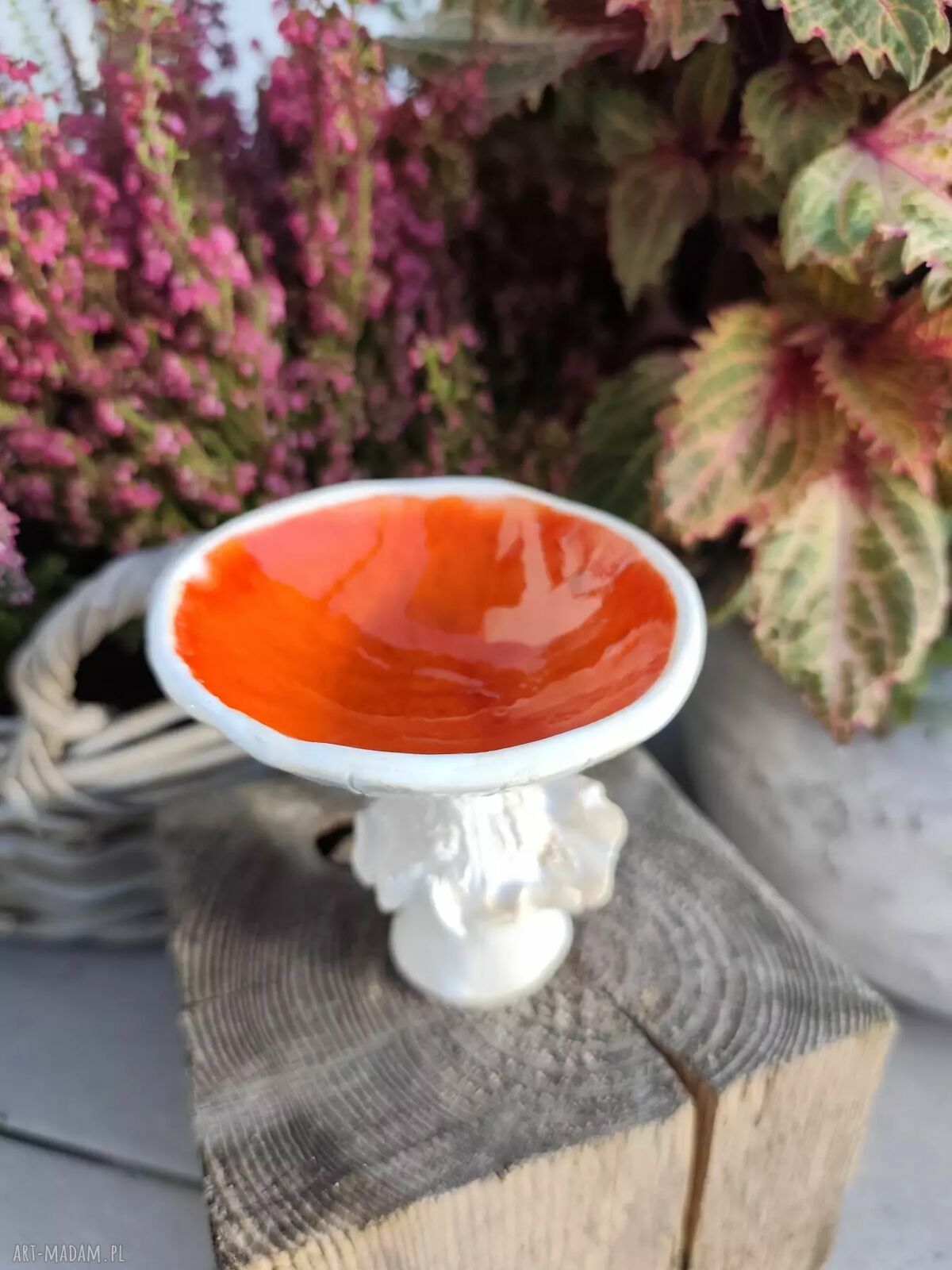 Ceramiczna miseczka w kształcie grzybka na nóżce