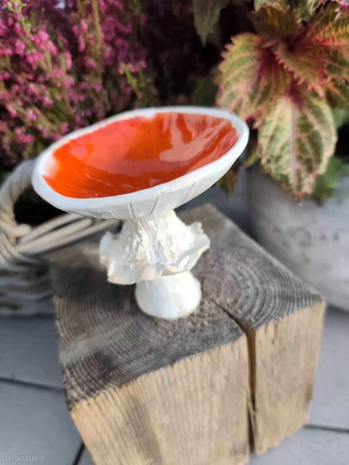 Ceramiczna miseczka w kształcie grzybka na nóżce