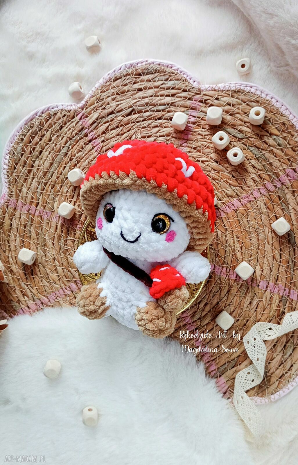 Muchomorek na szydełku - miękka maskotka z mini torebką