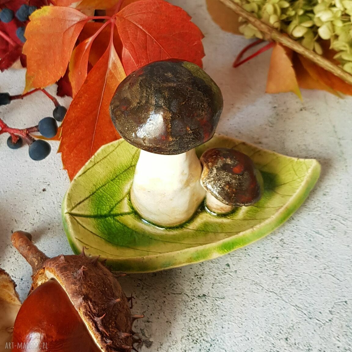 Grzybki na listku - jesienna dekoracja z ceramiki handmade