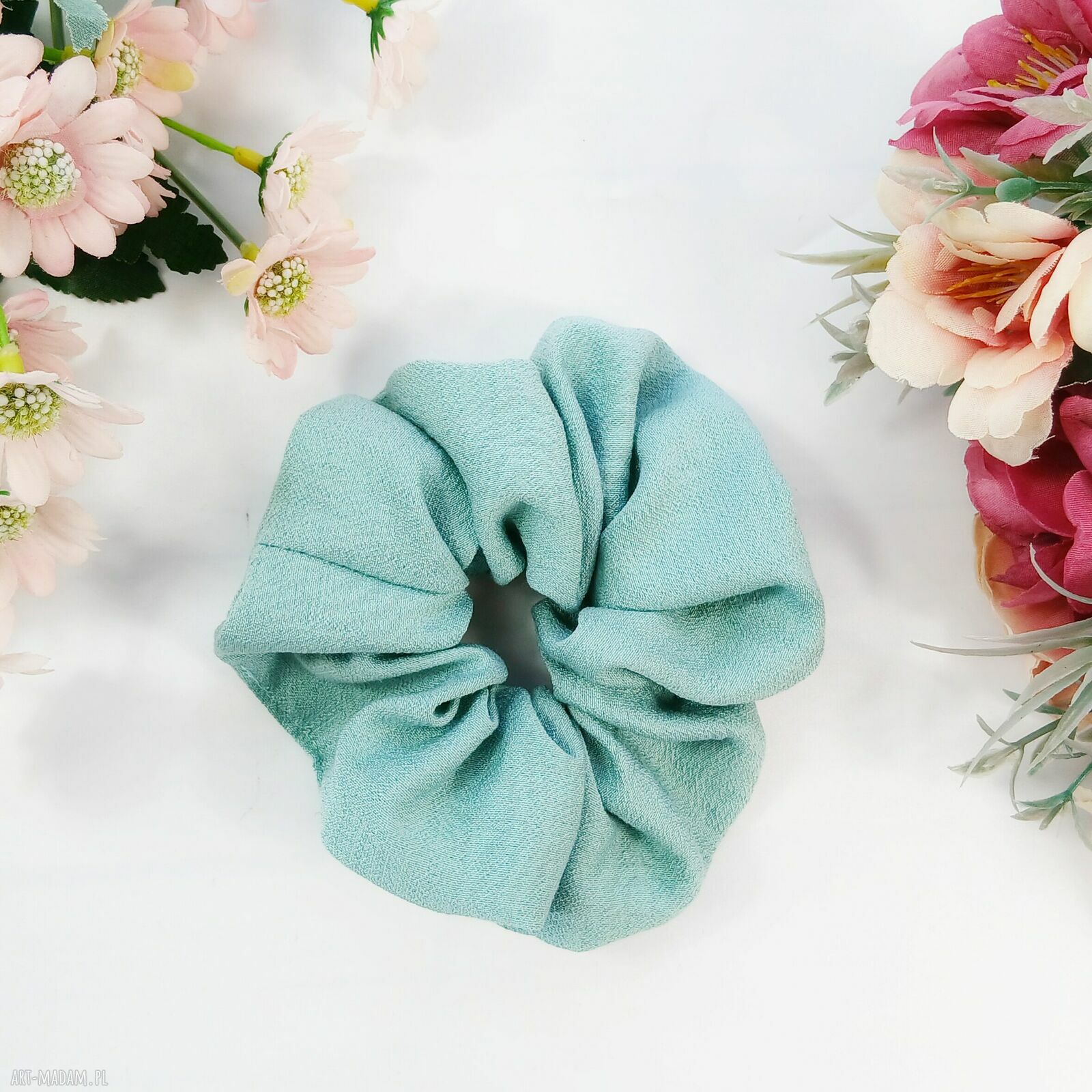 Miętowa gumka scrunchie z kreszowanej wiskozy - rozmiar L