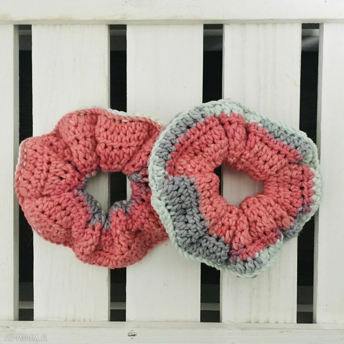 Gumka scrunchie (frotka) handmade z bawełny - delikatna ozdoba do włosów