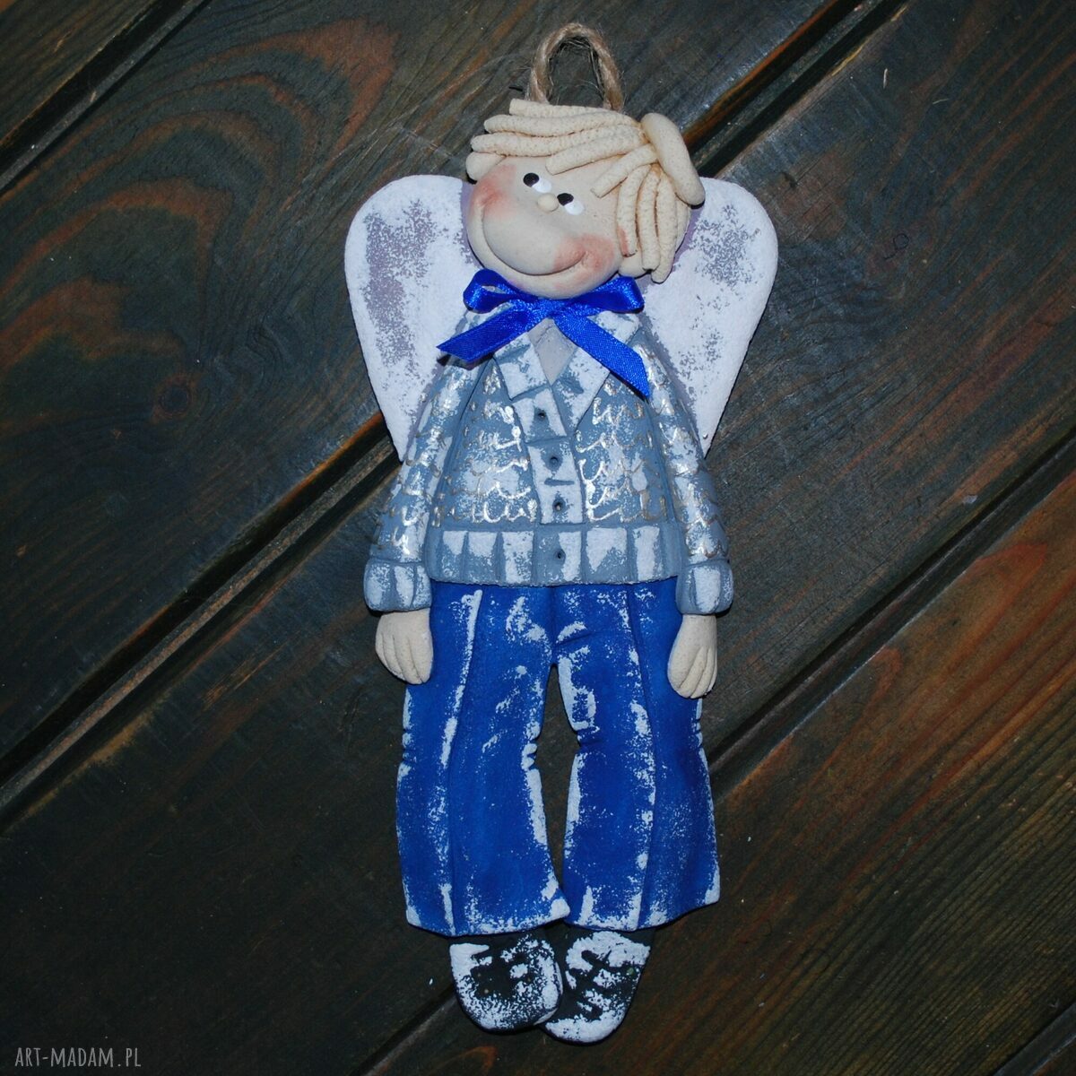Anioł z masy solnej „Gustaw fajny jest” - wisząca pamiątka dla chłopca (19-21 cm)
