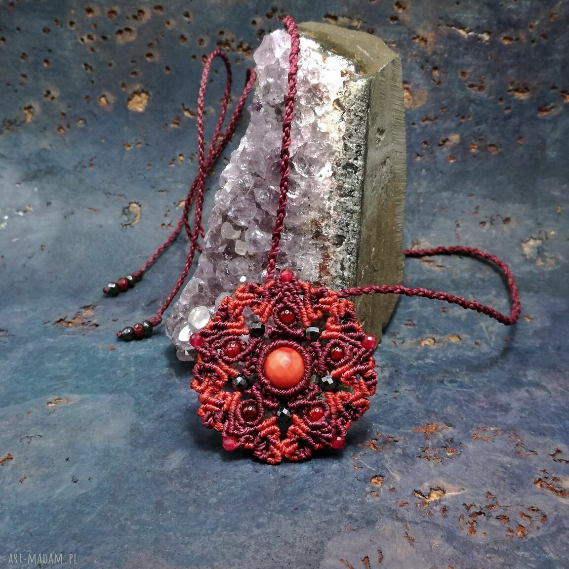Gwiazda Pentagram z koralem i rubinem - naszyjnik choker z mikromakramy (amulet)