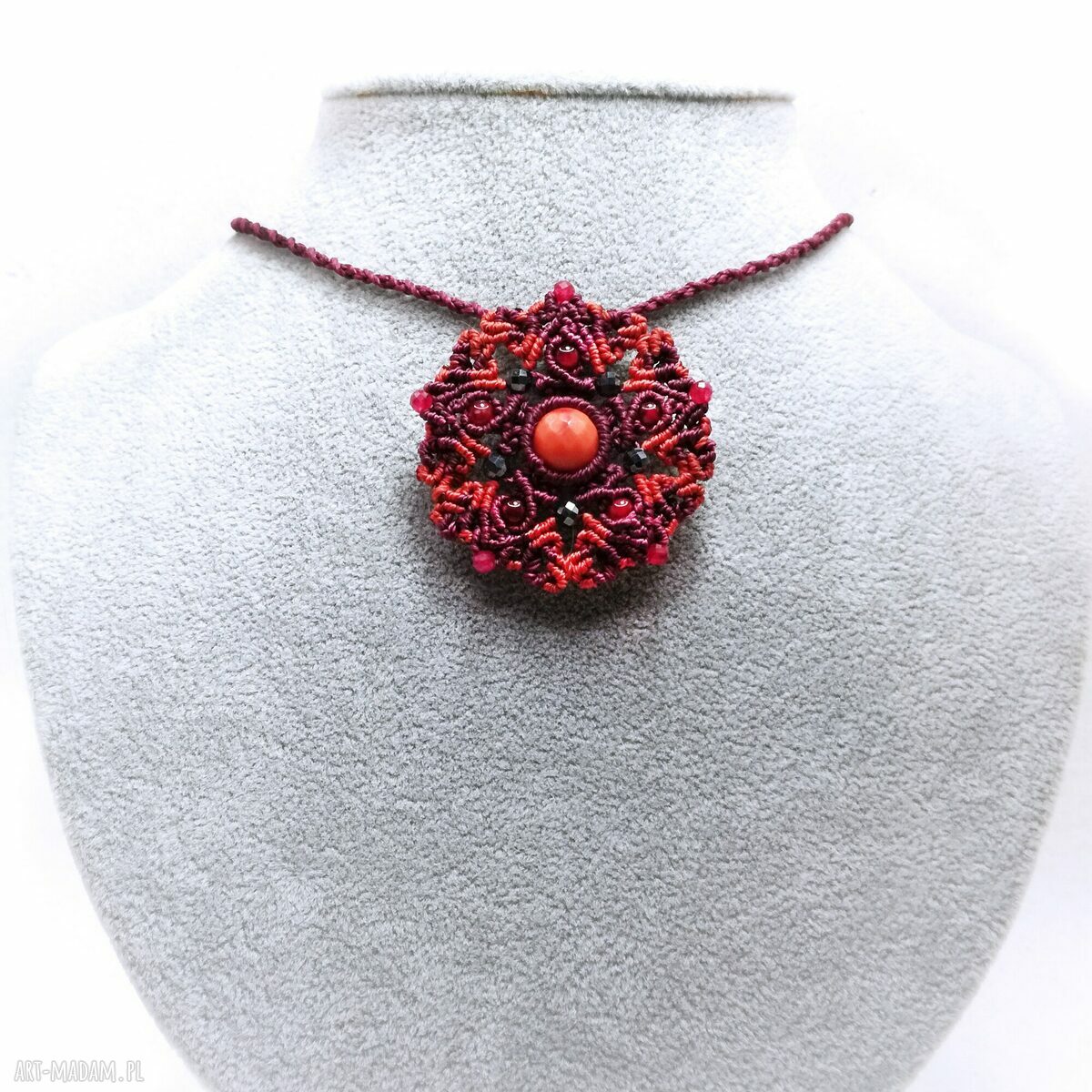 Gwiazda Pentagram z koralem i rubinem - naszyjnik choker z mikromakramy (amulet)