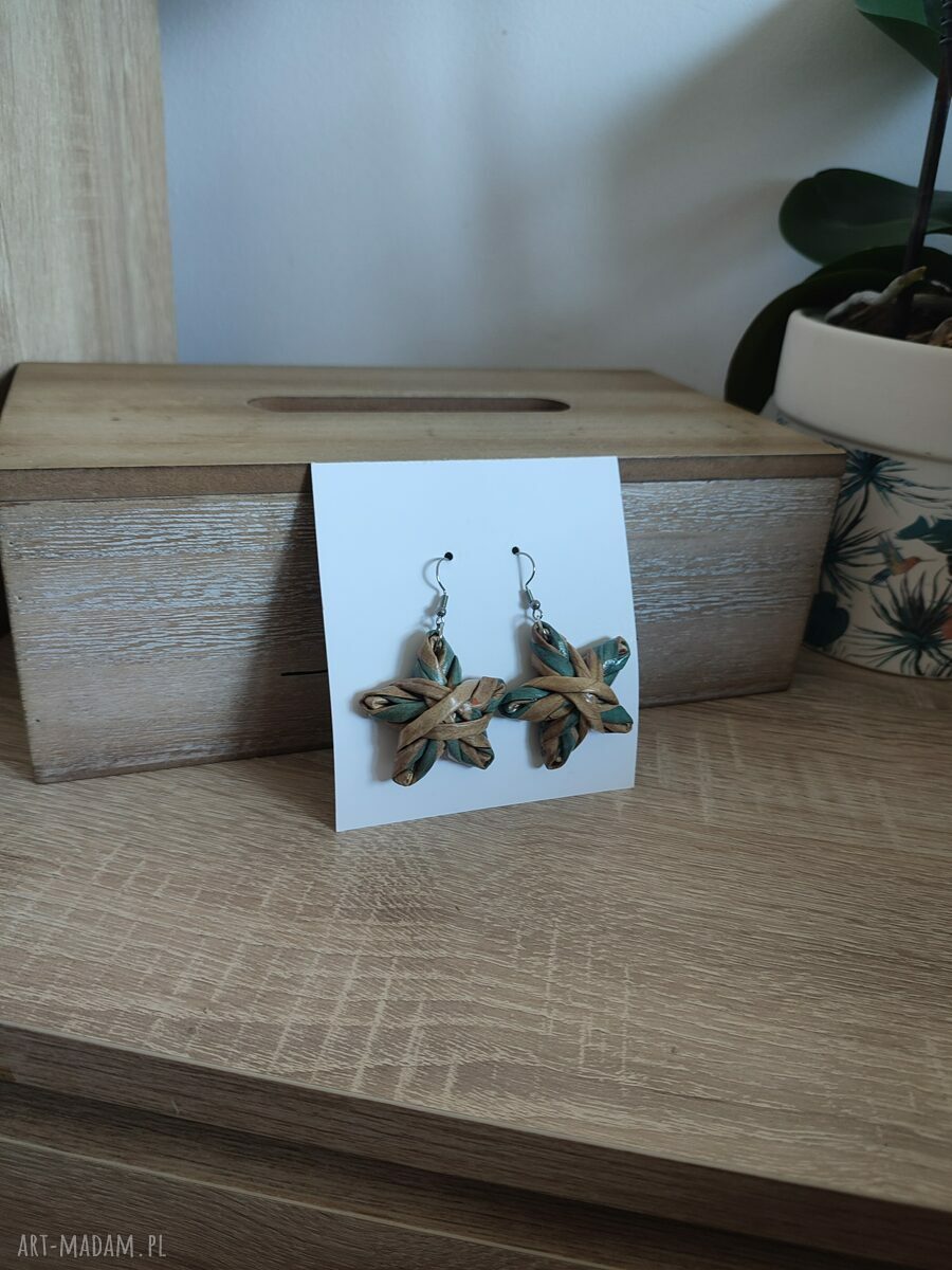 Kolczyki Gwiazdki z wikliny papierowej na stali chirurgicznej