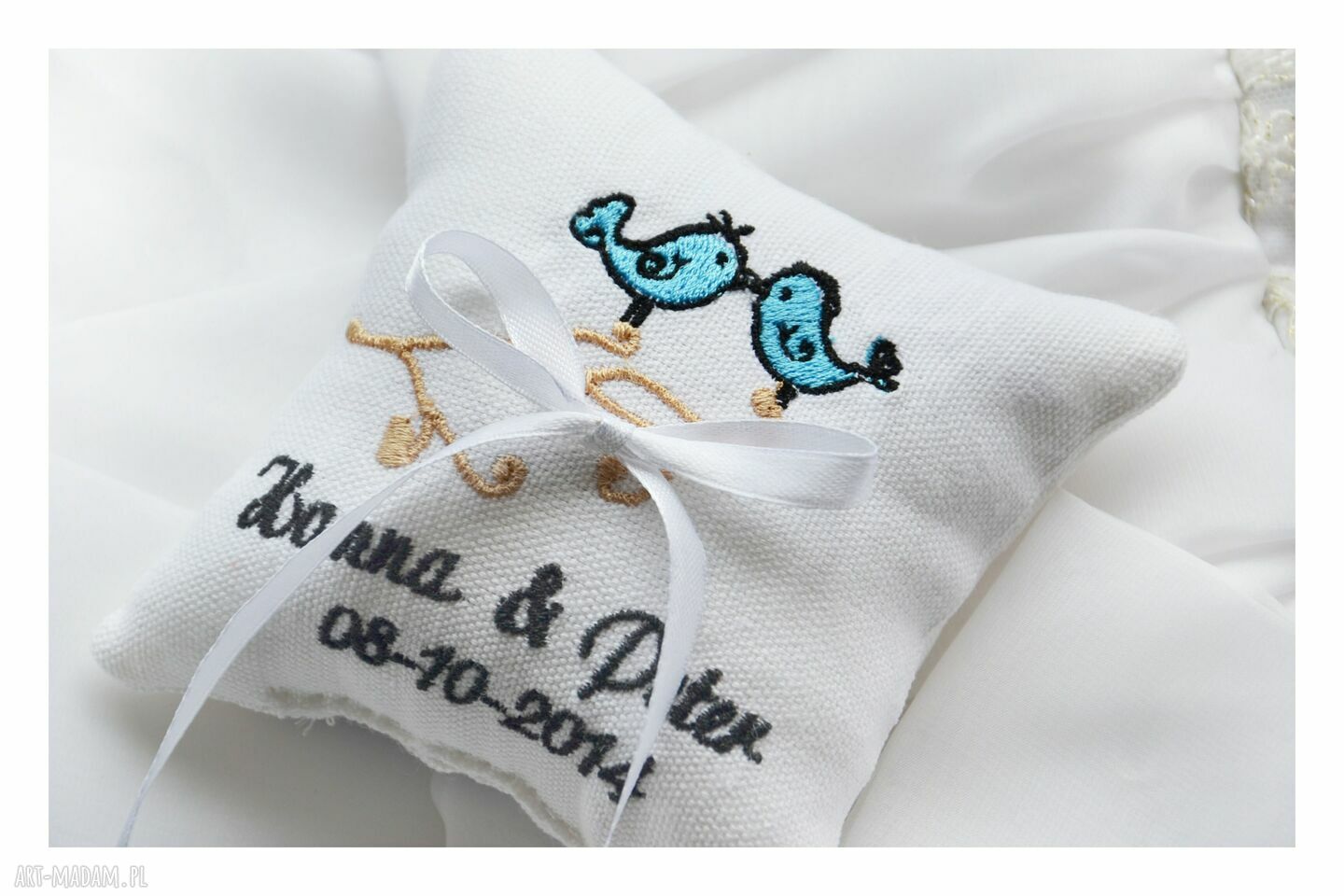 Haftowana poduszka na obrączki Lovebirds LR24 - personalizowana ślubna pamiątka