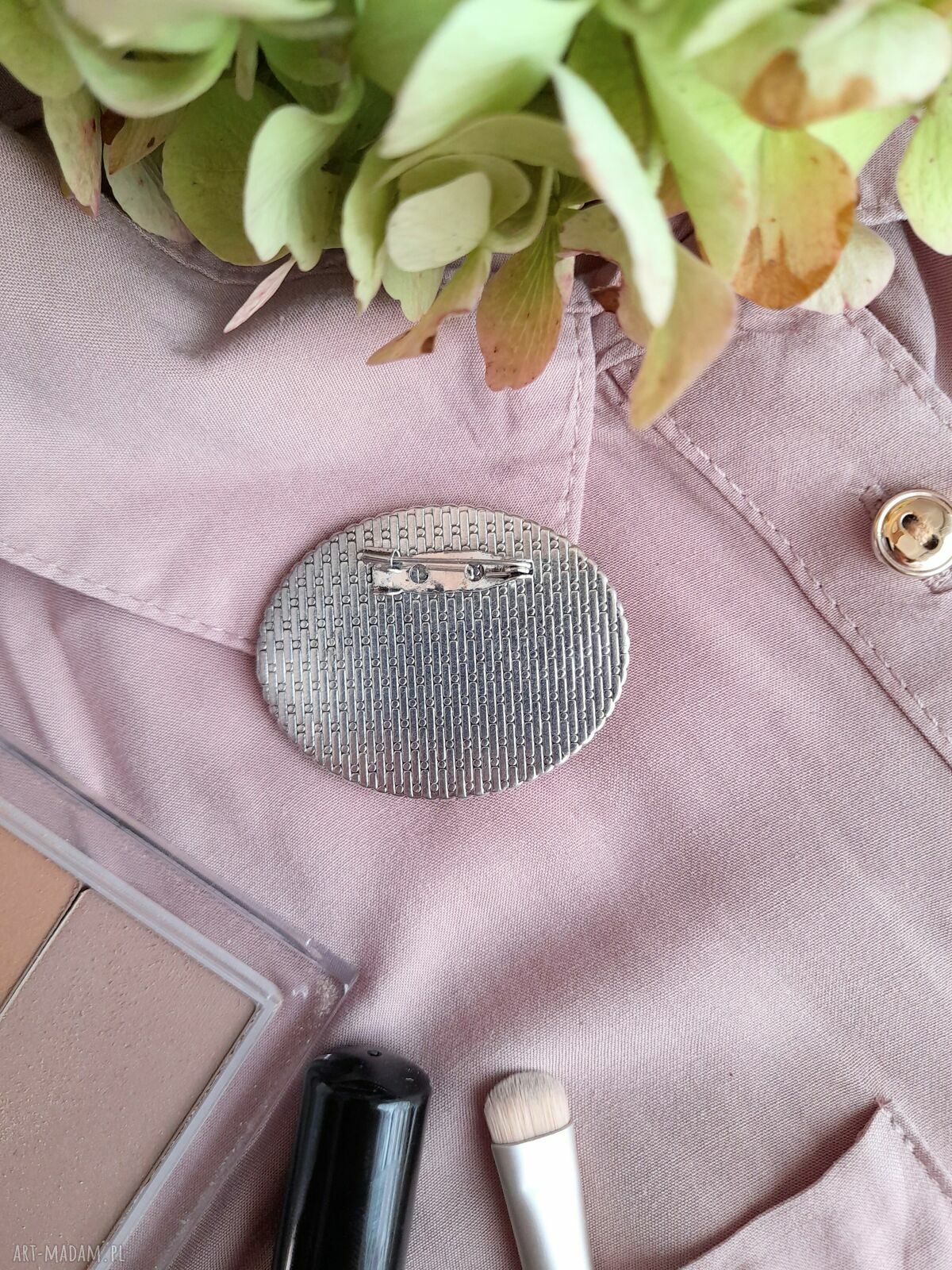 Broszka haftowana Magnolie nocą - ręcznie robiona biżuteria retro