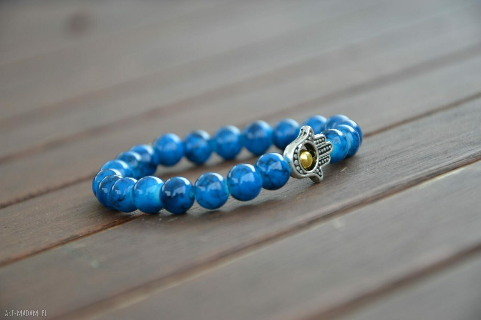 Hamsa w mozaikowych koralach