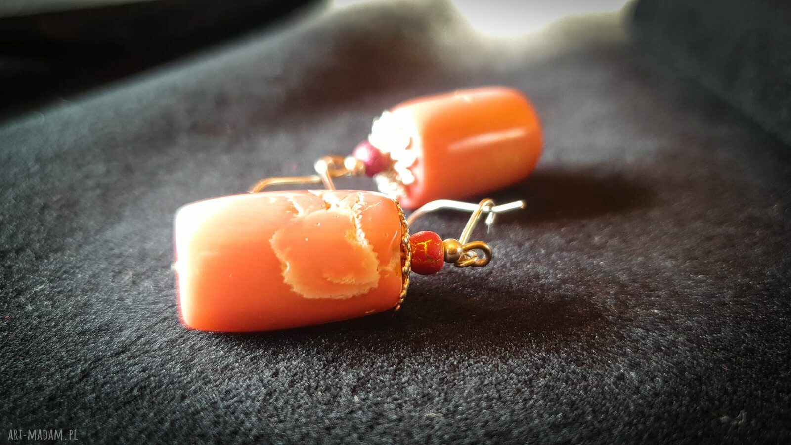 Kolczyki handmade z korala różowego na srebrnych biglach