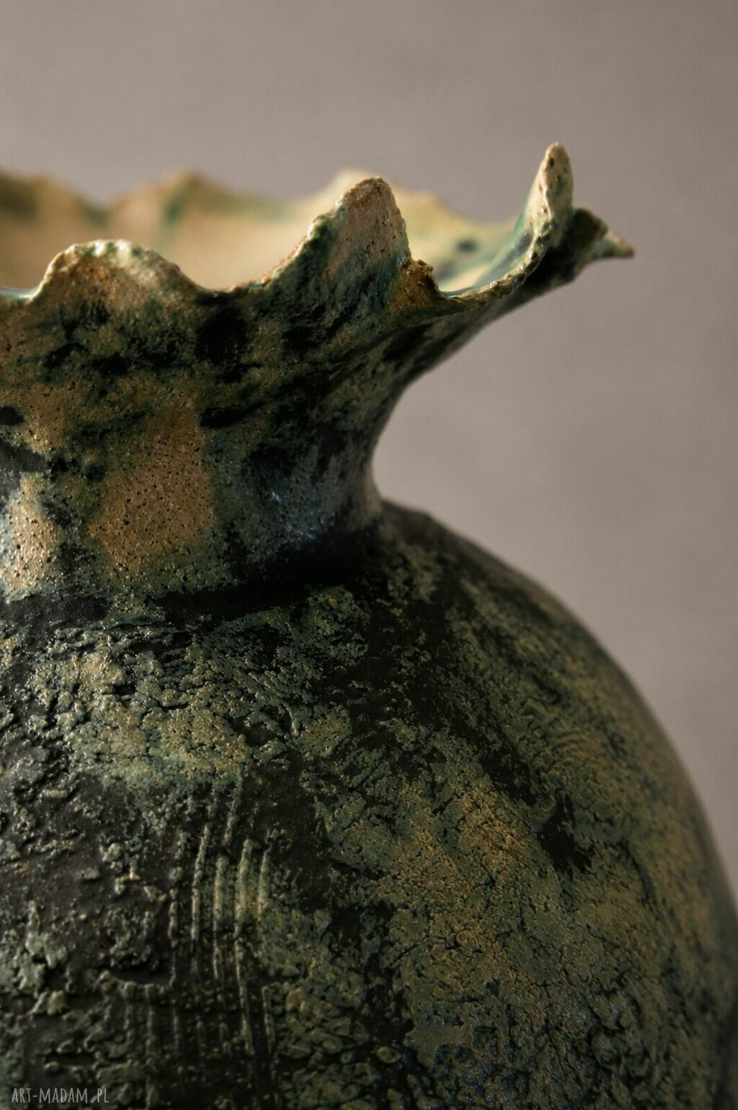 Verdant Form - duży, ręcznie lepiony wazon ceramiczny do kwiatów i jako dekoracja