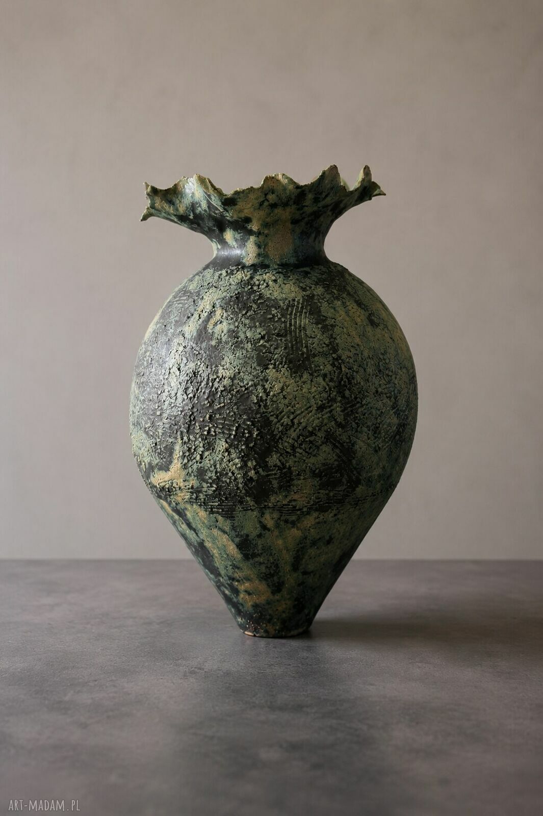Verdant Form - duży, ręcznie lepiony wazon ceramiczny do kwiatów i jako dekoracja