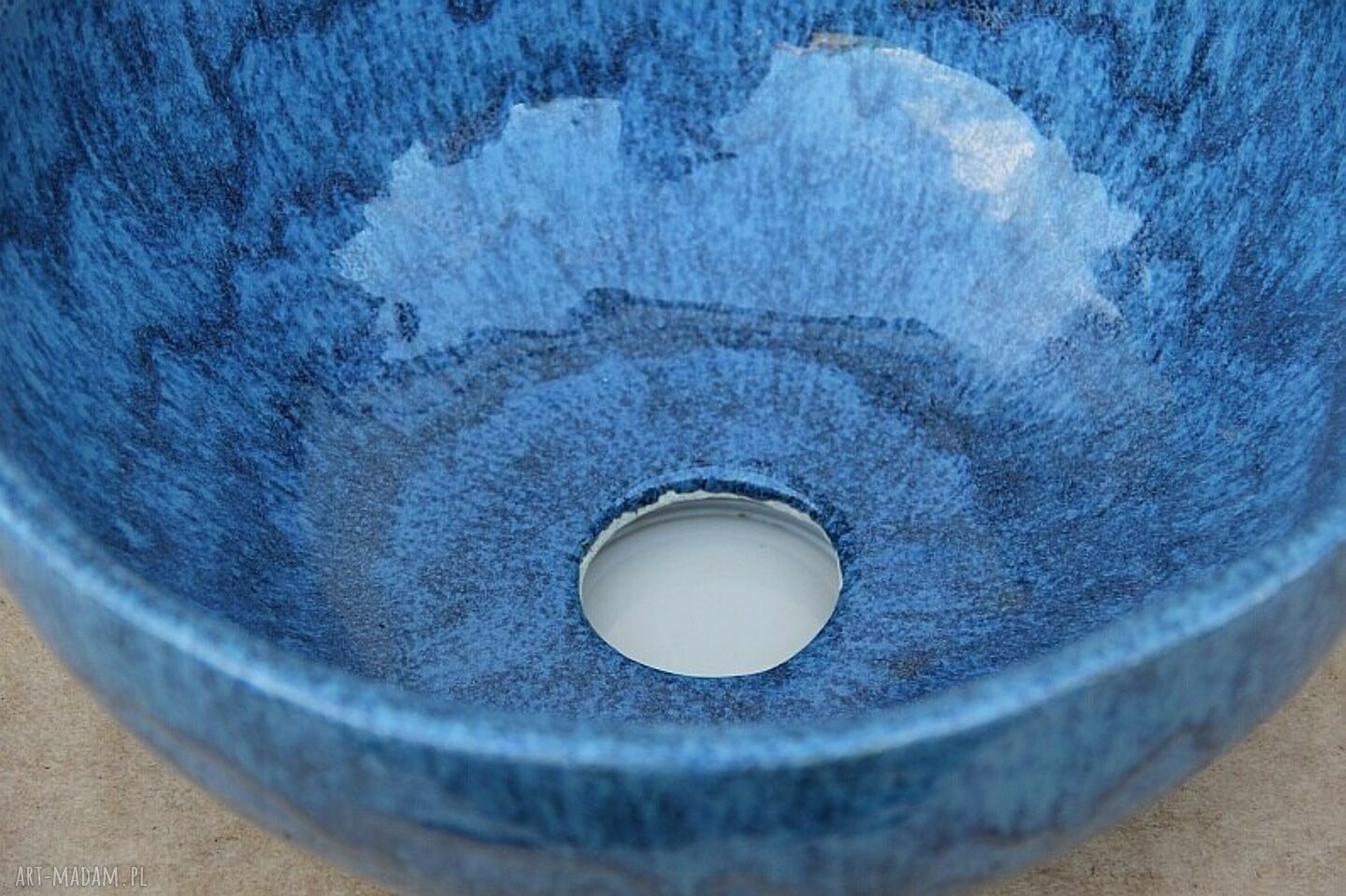 Umywalka ceramiczna - ręcznie lepiona z gliny, wolnostojąca i funkcjonalna