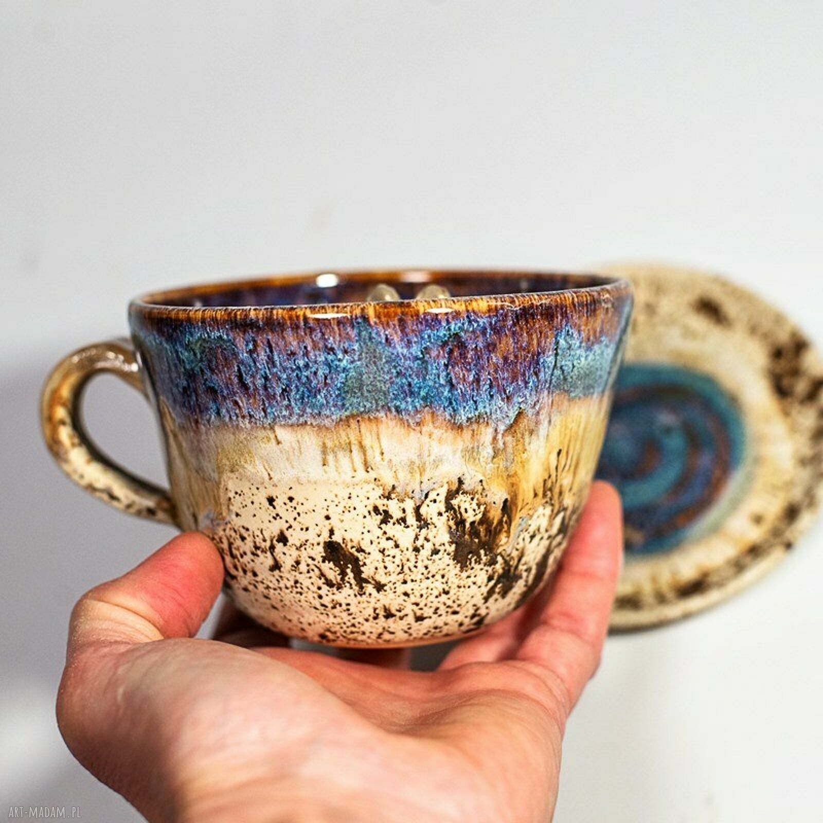 Filiżanka Violet Opal z jamnikiem w środku - ręcznie robiona ceramika (z talerzykiem)