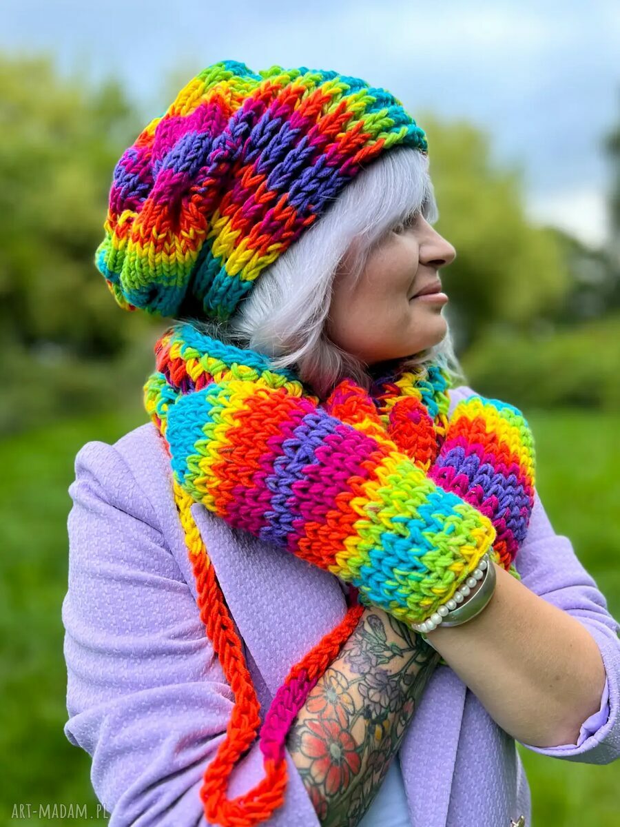 Rękawiczki handmade na szydełku Tęcza ze sznureczkiem - ciepłe mitenki