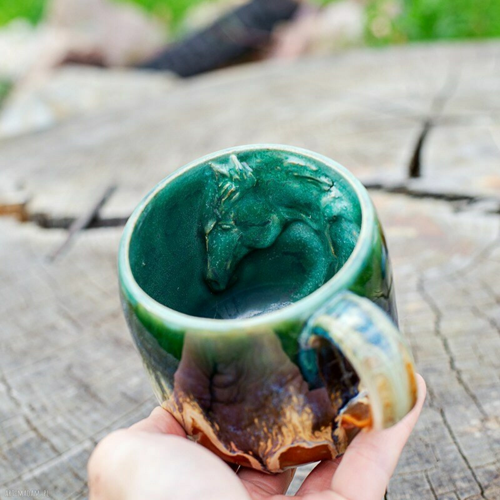 Handmade duży kubek ceramiczny z koniem wewnątrz - Smaragd - ok. 390 ml