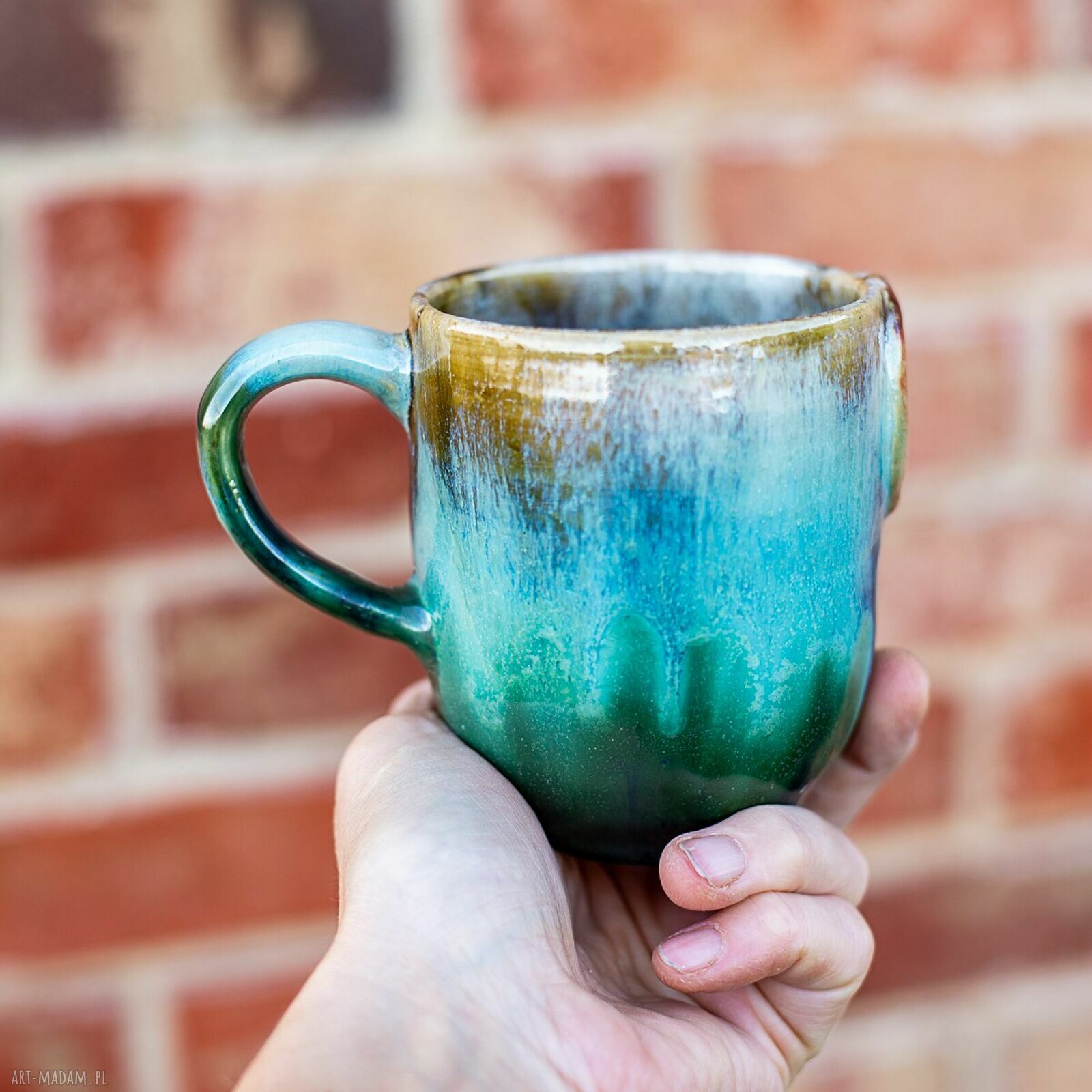Duży ręcznie robiony kubek ceramiczny z wilkiem - leśne poszycie, ok. 420 ml