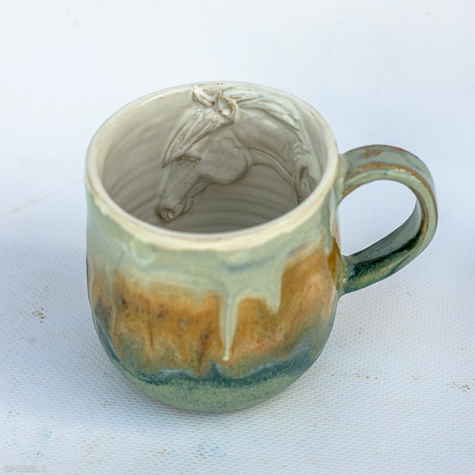 Duży ceramiczny kubek handmade z koniem w środku - beżyk, ok 400 ml