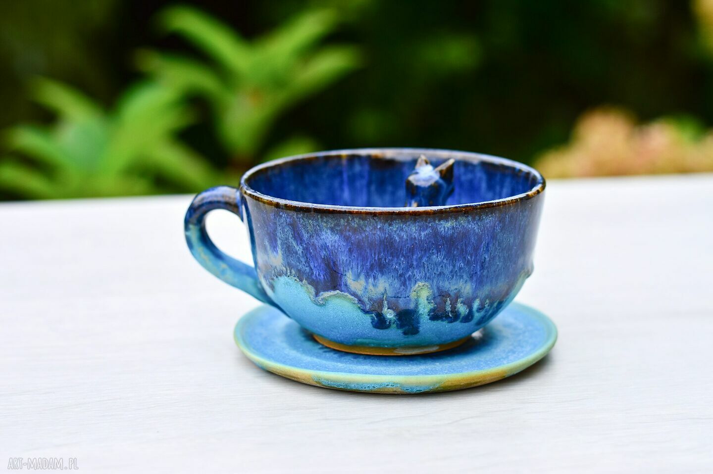 Filiżanka do herbaty handmade z figurką kota - 300 ml, niebiesko-turkusowa kamionka