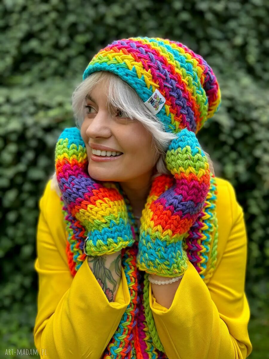 Rękawiczki handmade na szydełku Tęcza ze sznureczkiem - ciepłe mitenki